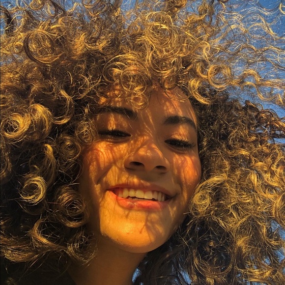 Meet your Posher, Madison - Picture 5 of 9